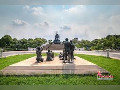 Somdet Phra Suriyothai Monument