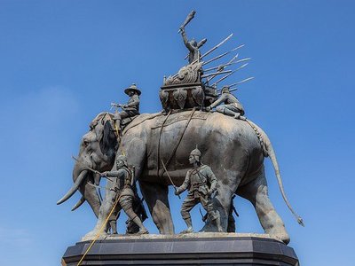 Somdet Phra Suriyothai Monument