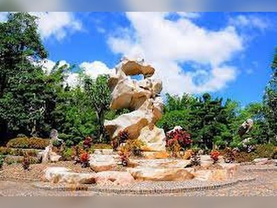 อุทยานหินล้านปีและฟาร์มจระเข้พัทยา