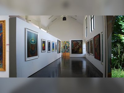 Emjaroen Gallery