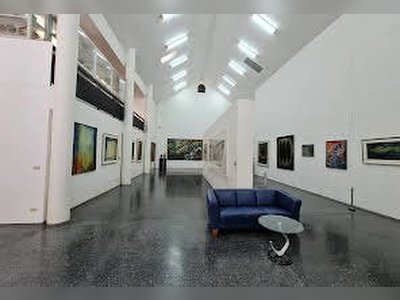 Emjaroen Gallery