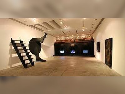 มูลนิธิ 100 ต้นสน (100 Tonson Foundation)