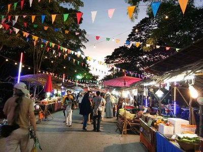 Krung Si Walking Street