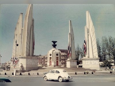 อนุสาวรีย์ประชาธิปไตย (Democracy Monument)