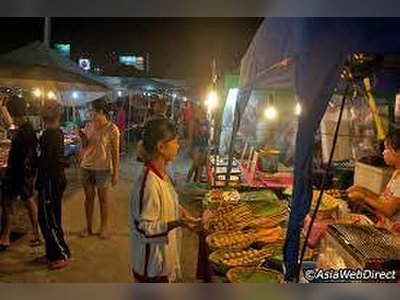 ตลาดนาเกลือ