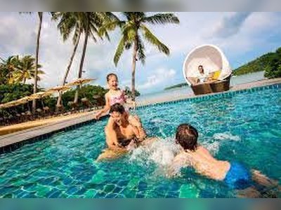 คราวน์ พลาซา ภูเก็ต หาดพันวา