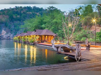 ไทรโยค โฟลทเทล กาญจนบุรี