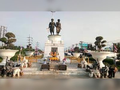 Phuket Heroines Monument