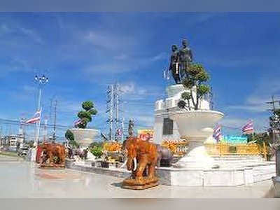 Phuket Heroines Monument