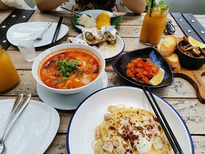 ร้านริมผา ลาภิน