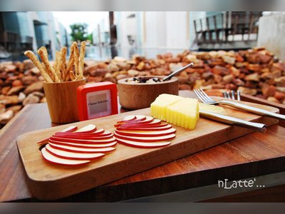 Let’s Sea Pub & Restaurant at Let’s Sea Resort