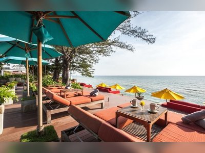 Let’s Sea Pub & Restaurant at Let’s Sea Resort