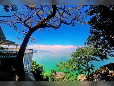 Experience the viewpoints Hin Lek Fai and Wat Khao Takiap