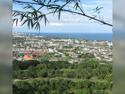 Experience the viewpoints Hin Lek Fai and Wat Khao Takiap