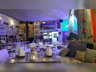 ร้านอาหาร Home Kitchen, Bar & Bed