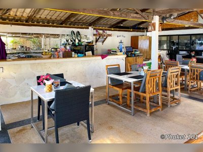Boat Bar and Restaurant on Kamala Beach