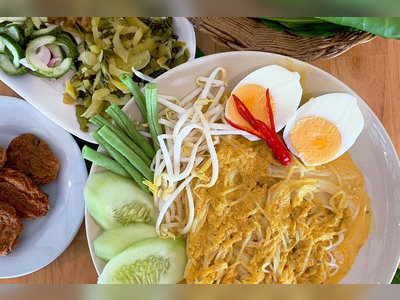 Kanom Jeen Saphan Hin in Phuket Town