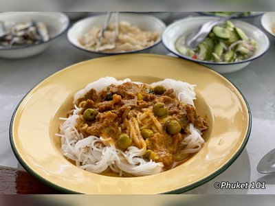 Kanom Jeen Saphan Hin in Phuket Town