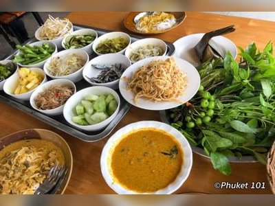 Kanom Jeen Saphan Hin in Phuket Town