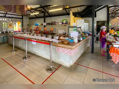 Kanom Jeen Saphan Hin in Phuket Town
