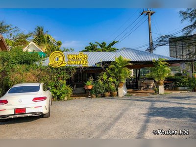 Kanom Jeen Saphan Hin in Phuket Town