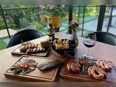 Maison Napoleon restaurant and bakery in Bangtao