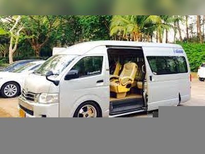 Renting a car with driver in Phuket