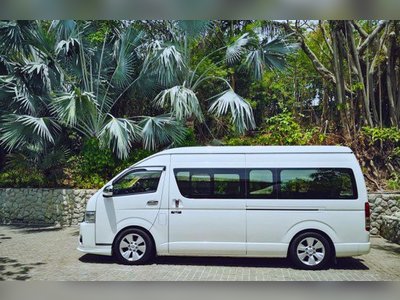 Renting a car with driver in Phuket
