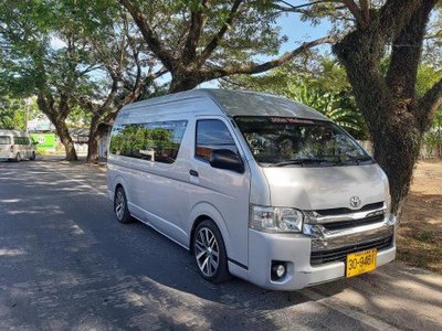 Renting a car with driver in Phuket