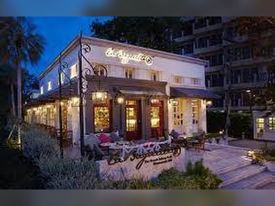 ห้องอาหาร ลา เฟม (La Ferme Restaurant)