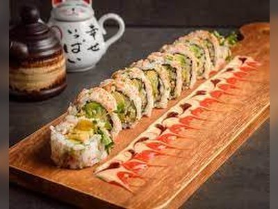 Maki Sushi on Fifth