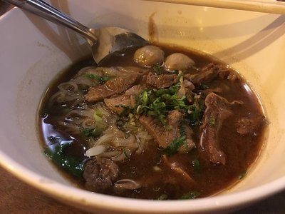 Kauy Tiew Pak Wan