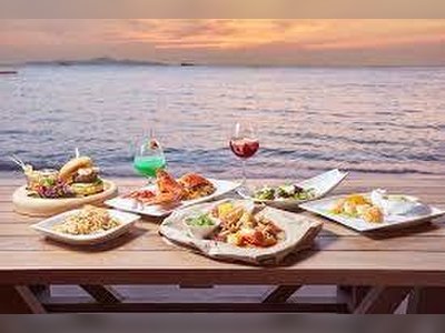 ร้านอาหาร Surf & Turf Beach Club & Restaurant