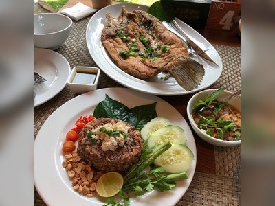 Chom Cafe