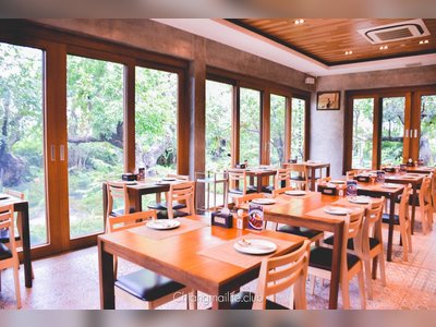 Chom Cafe