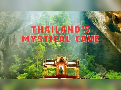 Visit the Phraya Nakhon Cave (Sam Roi Yot)