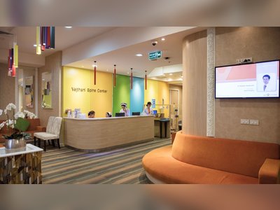 Dr.Areenan Wisamitanan /    Vejthani Hospital