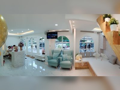 THE Whitehouse ​Clinic
