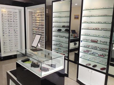 Dr Phuwadel  Eye center