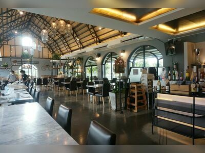 Look Kai Cafe & Restaurant