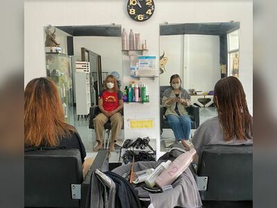 Pu Beauty Salon, Kindergarten red light intersection