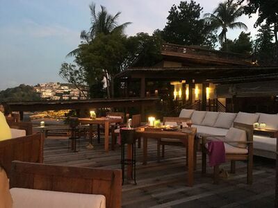 Dining on the Rocks