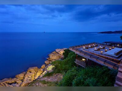 Dining on the Rocks