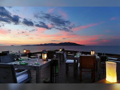 Dining on the Rocks