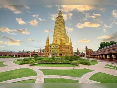 Maha That Wachiramongkol Temple (Wat Bang Thong)