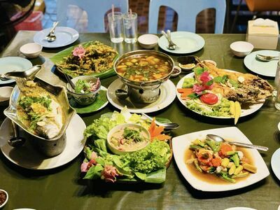 Kanab Nam Suphanburi Restaurant