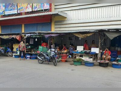 Trairat Market