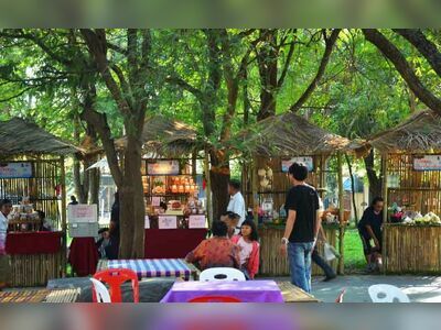 Rom Mai Chai Nam Market, Wat Phra Loi
