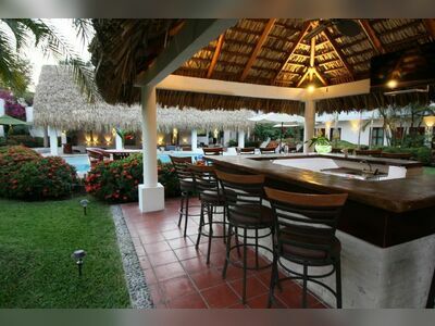 Villa Blanca Hotel & Restaurant