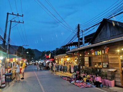 Pai night market